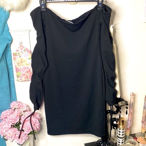 🌷GUESS🌷 Black Off Shoulder Dress    - Picture 9 of 9